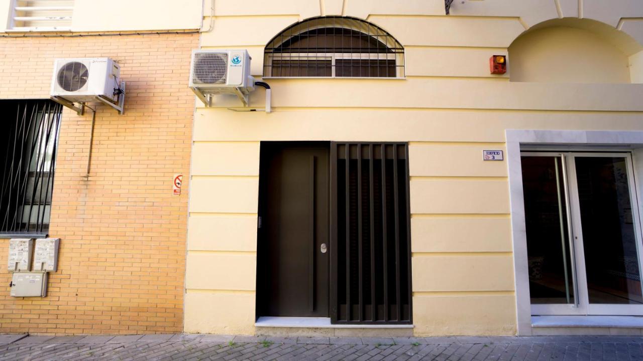 Rentalsevilla Escuelas Pias Eksteriør billede